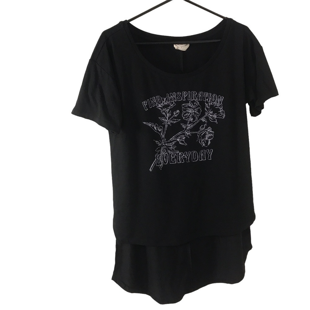 3/$15 Joyfolie Mia joy find inspiration everyday floral graphic short sleeve top
